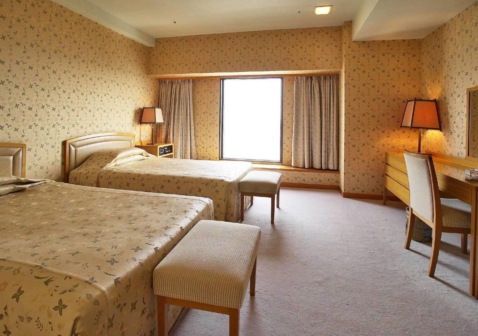 Hotel Ana Crowne Plaza Kumamoto New Sky By Ihg Esterno foto